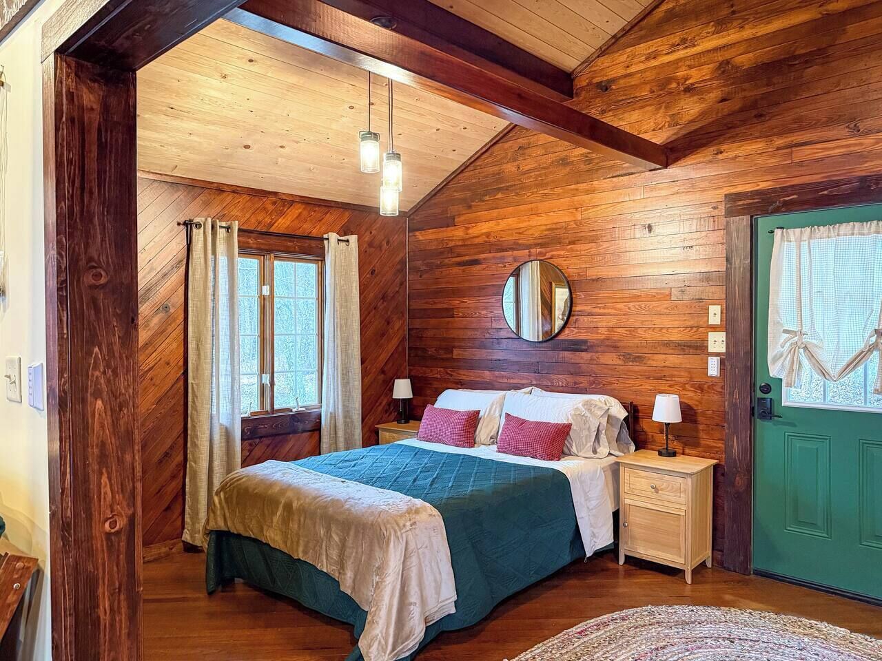 1 dormitorio, tabla de planchar con plancha, wifi y ropa de cama