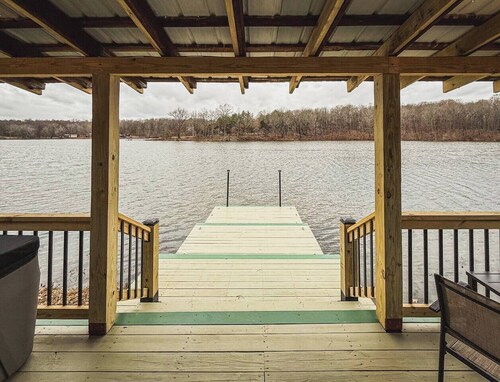 Secluded Lakefront Cabin with Hot Tub - Near Shawnee