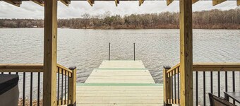 Sportsman Cabin on 80 Acre Lake- Near Shawnee