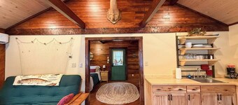 Sportsman Cabin on 80 Acre Lake- Near Shawnee