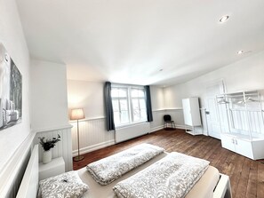 Business Apartment 3 Personen | 2 bedrooms, desk, laptop workspace, blackout drapes - Business Apartment Niederbipp (Niederbipp)