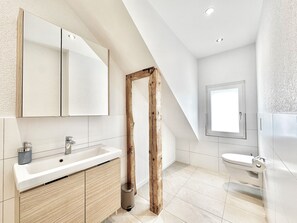 Business Apartment 3 Personen | Bathroom | Shower, hair dryer, towels, soap - Business Apartment Niederbipp (Niederbipp)