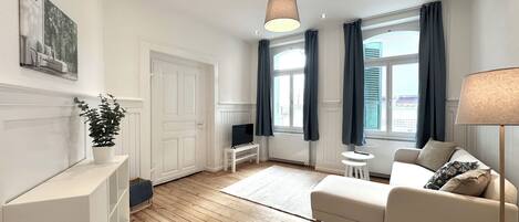 24-inch Smart TV with digital channels, offices