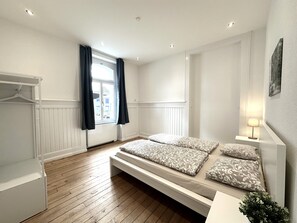 2 chambres, bureau, espace de travail pour ordinateur portable