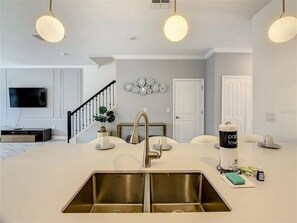 Interior - Spacious 5-bedroom townhome with WiFi, AC in terrific Kissimmee (Kissimmee)