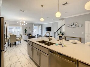Interior - Spacious 5-bedroom townhome with WiFi, AC in terrific Kissimmee (Kissimmee)