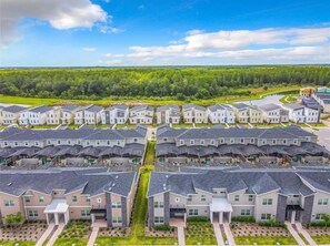 Exterior - Spacious 5-bedroom townhome with WiFi, AC in terrific Kissimmee (Kissimmee)