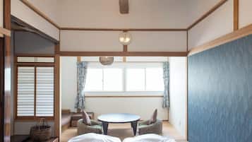 4 bedrooms, desk, bed sheets