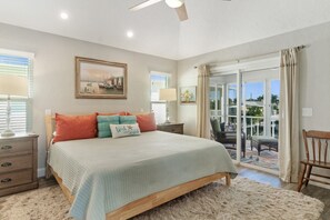 Schreibtisch, Bügeleisen/Bügelbrett, Reisekinderbett, kostenloses WLAN