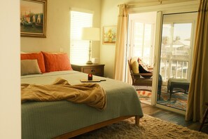 3 bedrooms, desk, iron/ironing board, travel cot