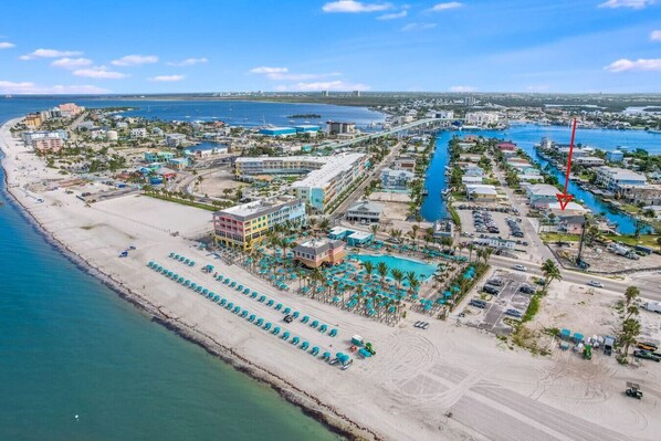 بالقرب من الشاطئ