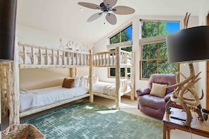 3 bedrooms, desk, iron/ironing board, free WiFi - SkiView Luxury Townhome - Steps to Ketchum + Skiing, Dog-Friendly! (Ketchum)