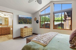 3 Schlafzimmer, Schreibtisch, Bügeleisen/Bügelbrett, kostenloses WLAN