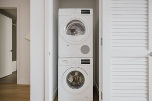 Interior - Blueground | W Hollywood, AC & w/d, nr TCL (Los Angeles)