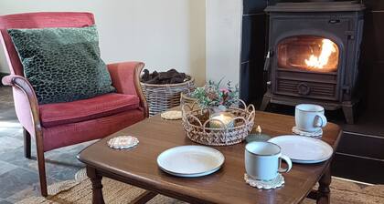 Creeslough 2-Bed Cottage, Sleeps 4 & Pet Friendly
