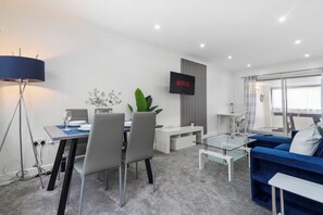 Dining - 3-Bed House, Sleeps 7 w/ Parking, Close to Airport (Staines)