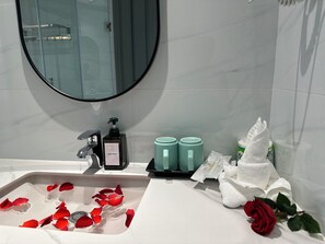 Gratis toiletartikelen, pantoffels, handdoeken, zeep