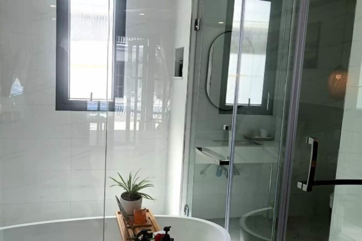 Bathroom | Free toiletries, slippers, towels, soap