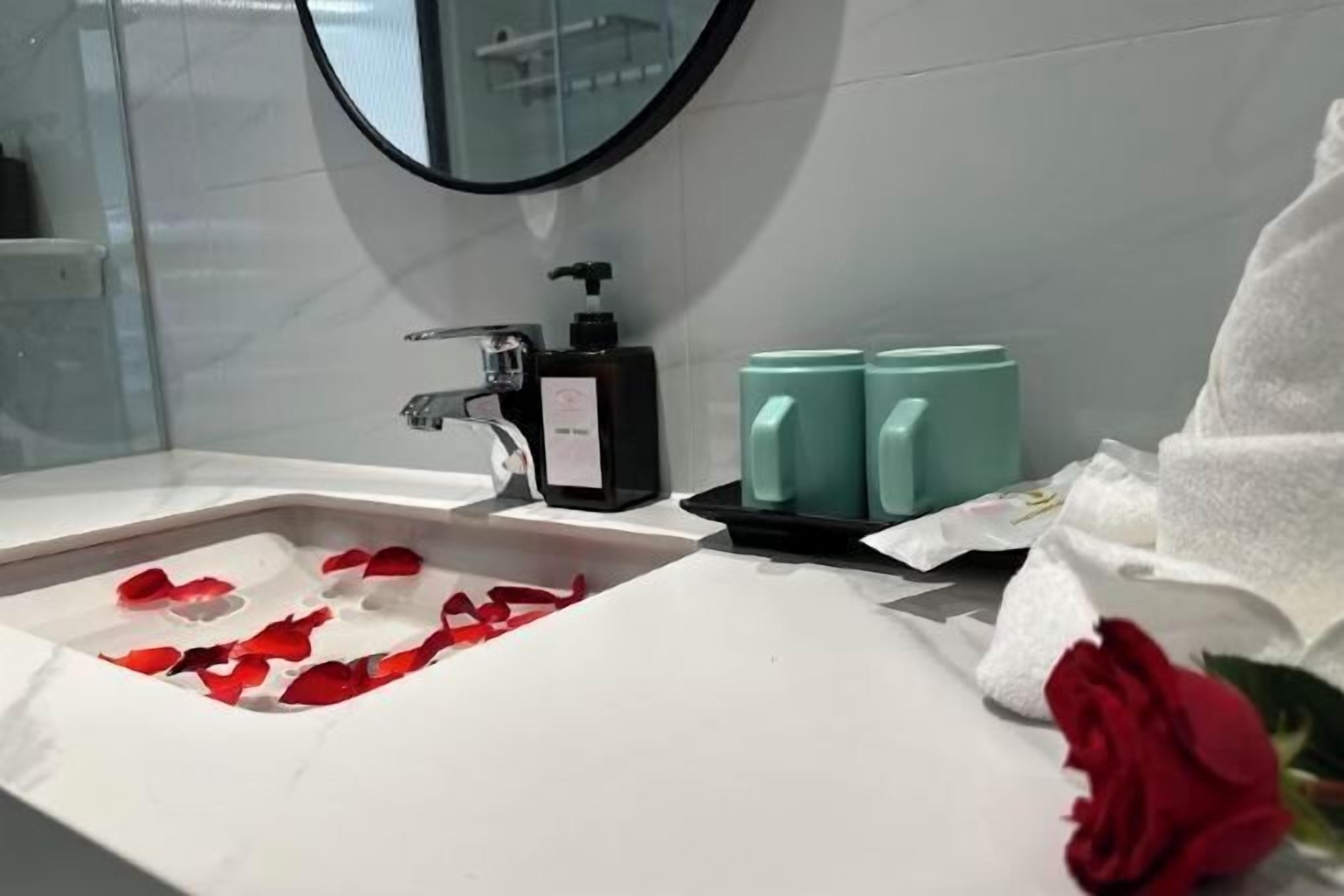 Bathroom | Free toiletries, slippers, towels, soap