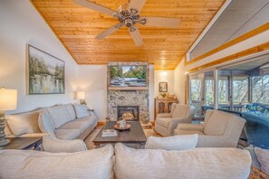 TV, fireplace - Treetop Retreat in Connestee Falls (Brevard)