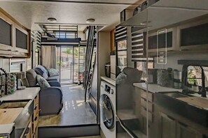 Interior - Charming Bradenton Tiny House - Cozy Getaway (Bradenton)