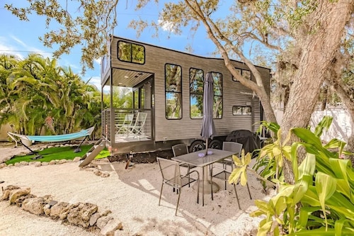 Charming Bradenton Tiny House - Cozy Getaway
