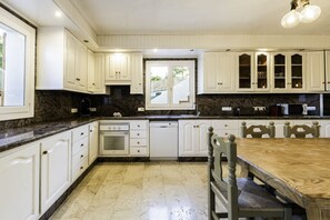 Fridge, microwave, oven, stovetop - Can Amanaya: Dream Villa in Cala Jondal, Ibiza (Sant Josep de sa Talaia)