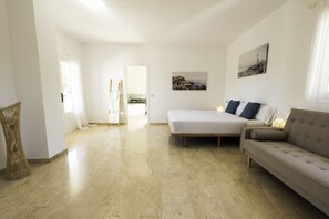 4 bedrooms, in-room safe, iron/ironing board, travel crib