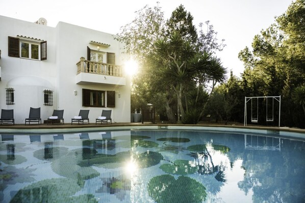 A heated pool - Can Amanaya: Dream Villa in Cala Jondal, Ibiza (Sant Josep de sa Talaia)