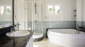 Shower, jetted tub, hair dryer, towels