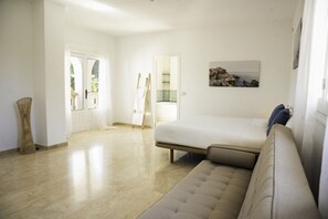 4 soverom, safe på rommet, strykejern/-brett og reiseseng for barn