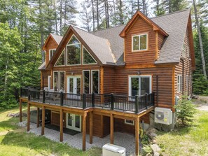 Exterior - Sunday River Chalet- 5 Bedroom Chalet minutes to Sunday River with Hot Tub! (Bethel)