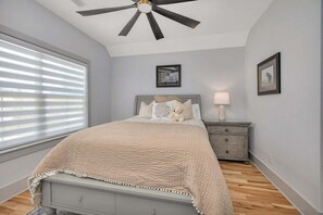 4 makuuhuonetta, silitysrauta/-lauta, ilmainen Wi-Fi, vuodevaatteet