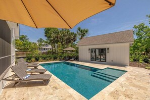 Een verwarmd zwembad