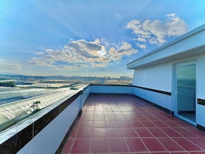 Deluxe Apartment | Terrace/patio - Japan Villa Homestay ByTheHill (Da Lat)