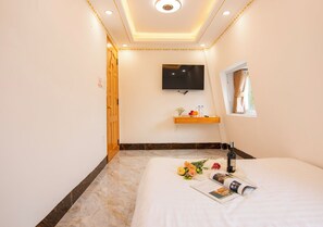 Deluxe Apartment | Free minibar, desk, soundproofing, free WiFi - Japan Villa Homestay ByTheHill (Da Lat)