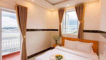 Free minibar, desk, soundproofing, free WiFi