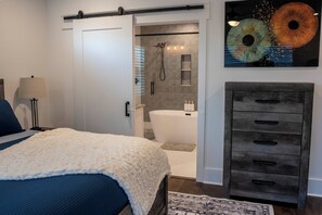 4 quartos, ferros/tábuas de passar roupa, Wi-Fi, roupa de cama