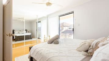 3 bedrooms, desk, iron/ironing board, travel crib