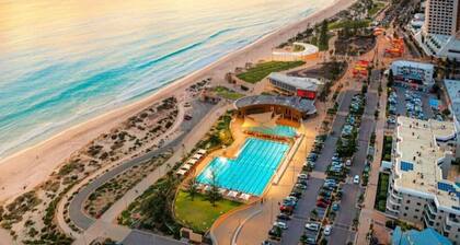 The Scarborough Beach House - 500m from the Beach