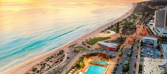 The Scarborough Beach House - 500m from the Beach