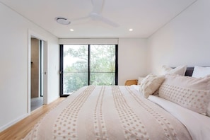 4 bedrooms, desk, iron/ironing board, travel cot