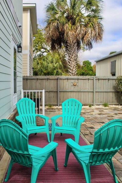 The Pensacola Retreat- Spacious, Pet-friendly home