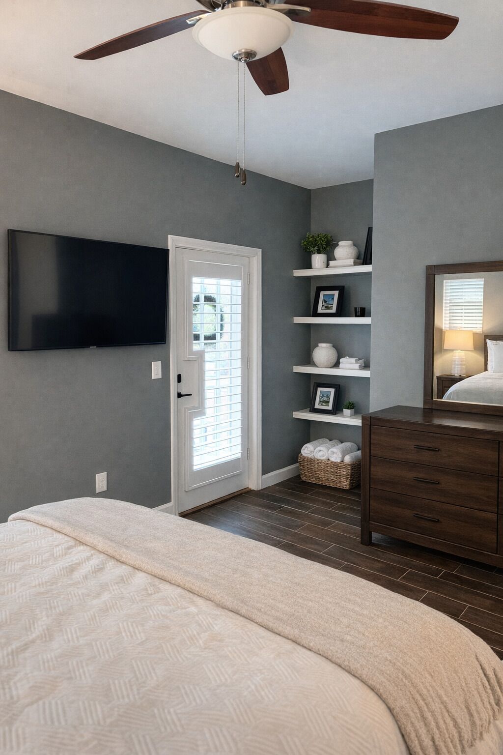 3 bedrooms, desk, iron/ironing board, WiFi