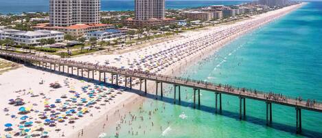 Beach nearby, sun-loungers, beach towels