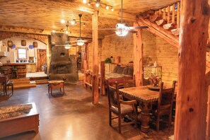 Interior - The Lakeside Lodge On 3 Acres - Sleeps 20 - 1 Minute Walk to Lake - Pet Friendly (Bullard)