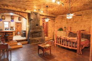 Interior - The Lakeside Lodge On 3 Acres - Sleeps 20 - 1 Minute Walk to Lake - Pet Friendly (Bullard)