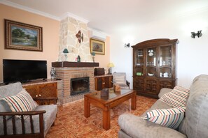 TV, lareira