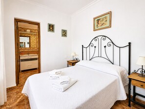 3 bedrooms, in-room safe, iron/ironing board, free WiFi