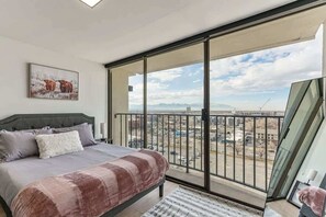 1 bedroom, desk, iron/ironing board, WiFi